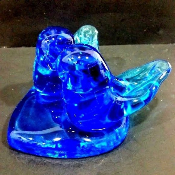 Terra Studio Blue Bird glass paper weigh - Picture 1 of 8